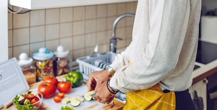 Besser kochen mit der linken Hand