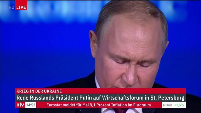 Владимир Путин мертв. Убийца нанес ножевое ранение президенту России.